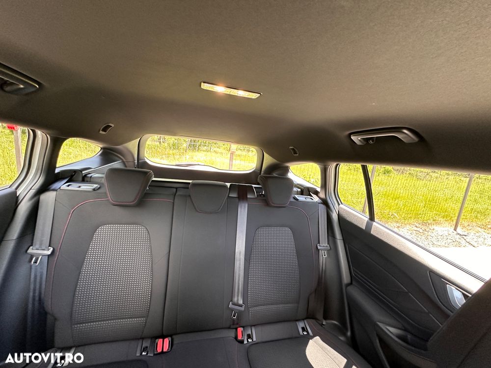 Ford Focus 2.0 EcoBlue ST-Line - 32
