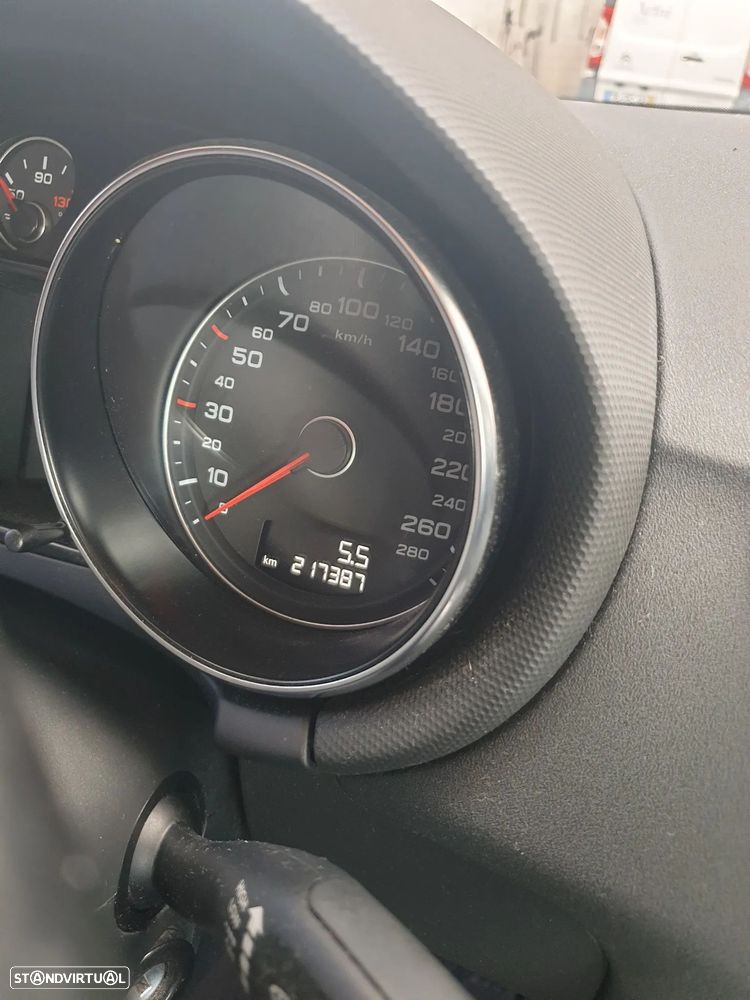 Audi TT Coupé 1.8 TFSI — fotografia 6