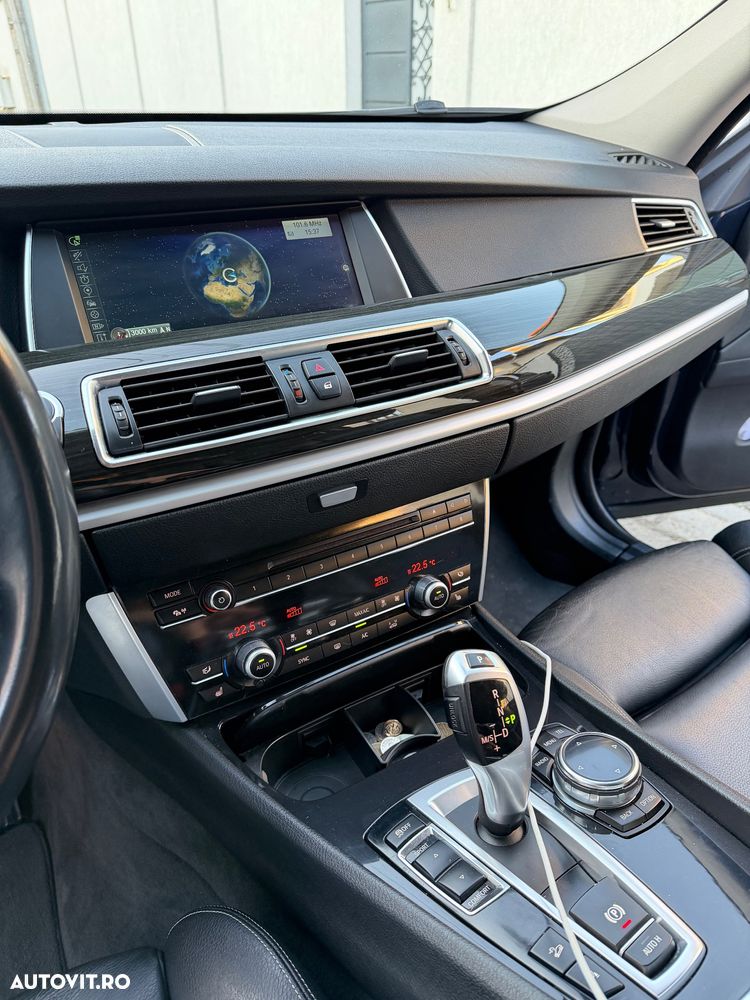 BMW Seria 5 530d xDrive - 14