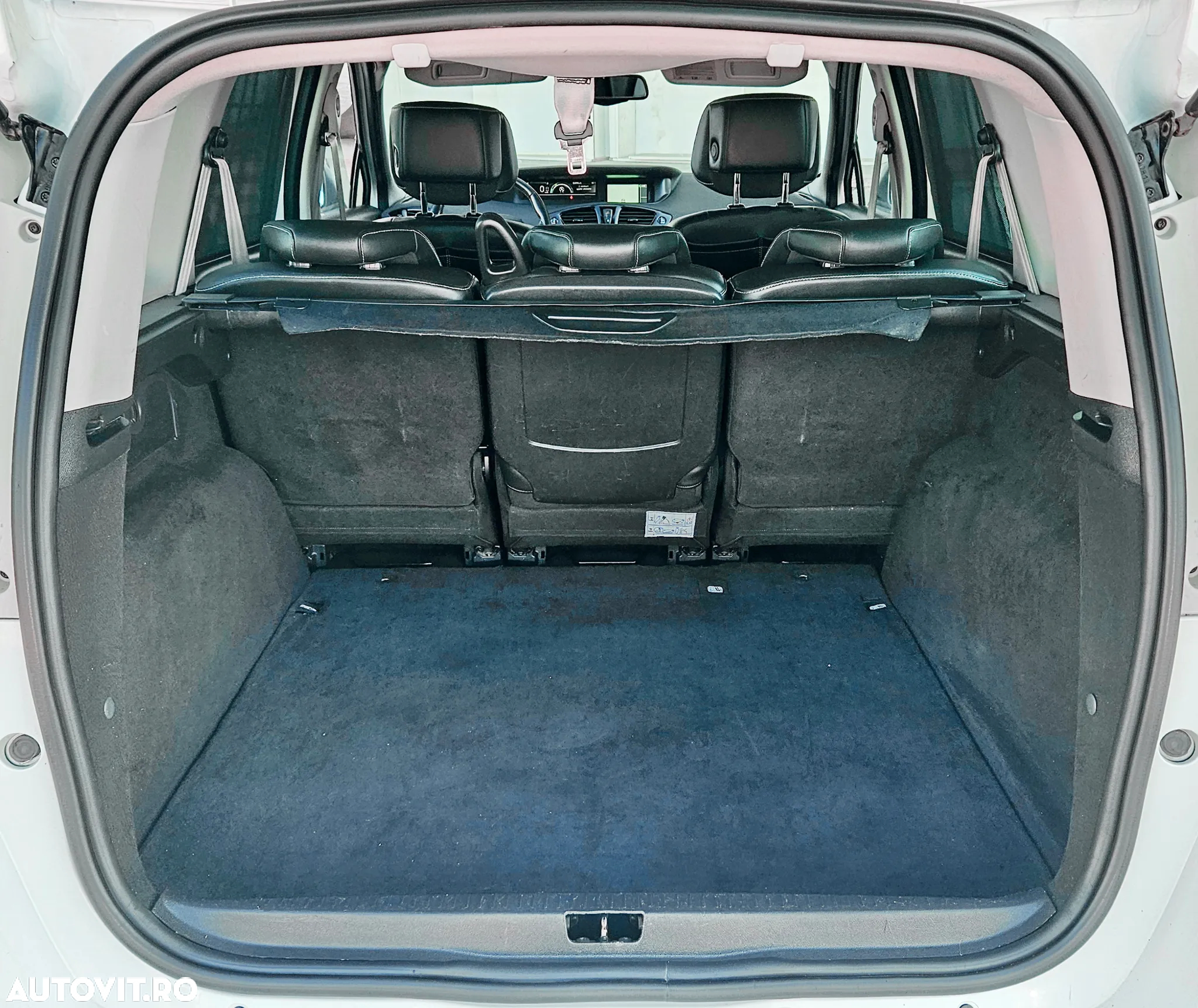 Renault Grand Scenic - 10