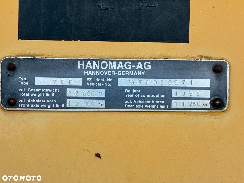 Hanomag 70E - 9