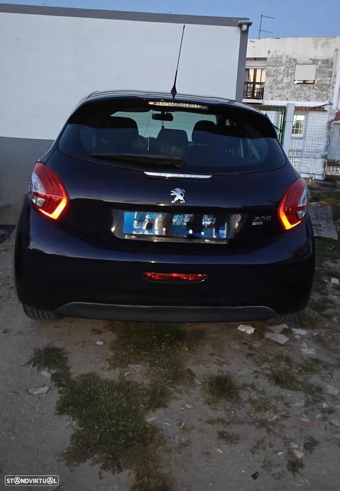Peugeot 208 - 1