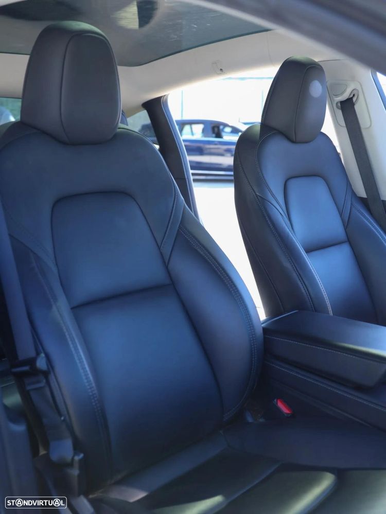 Tesla Model Y Standard RWD - 13