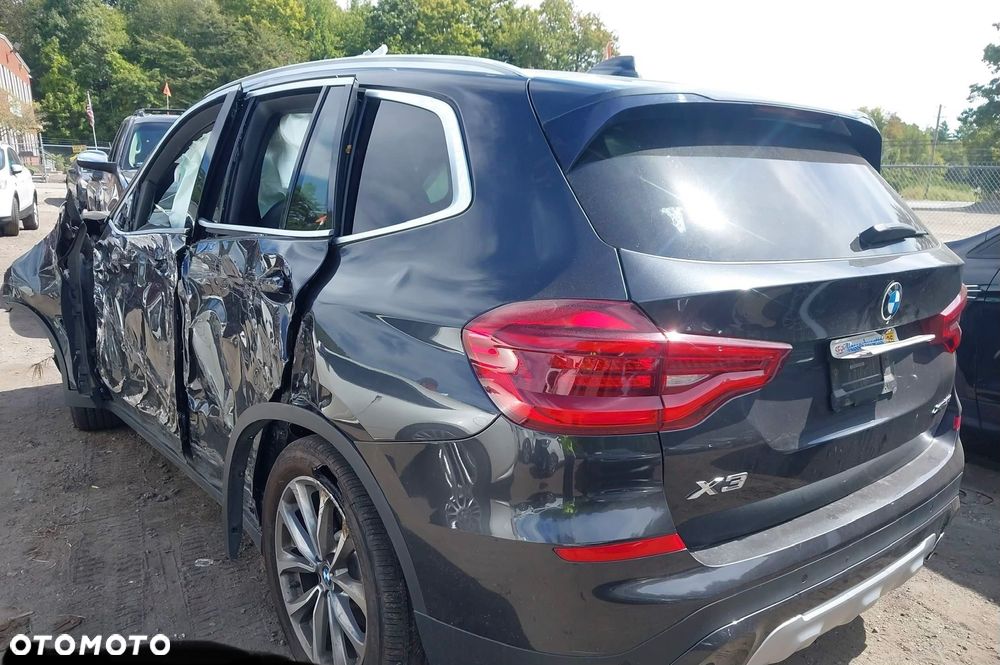 BMW X3 xDrive30i Luxury Line sport - 7