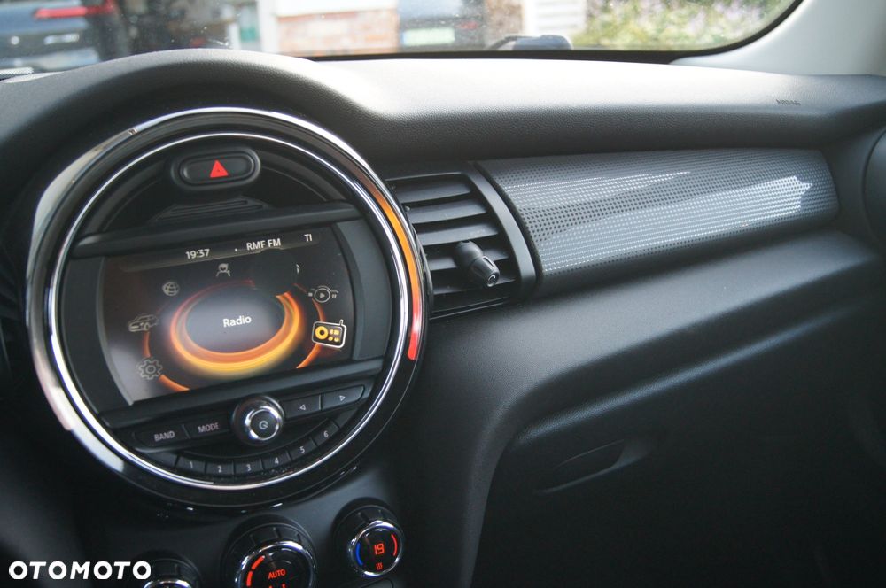 MINI Cooper Standard - 16