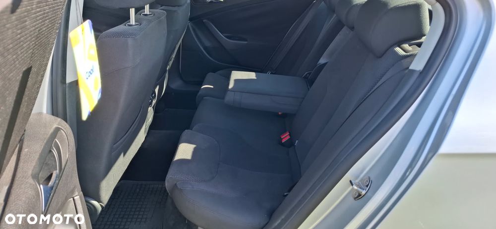 Volkswagen Passat 2.0 TDI DPF Comfortline - 17