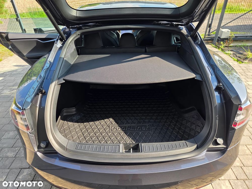 Tesla Model S - 10