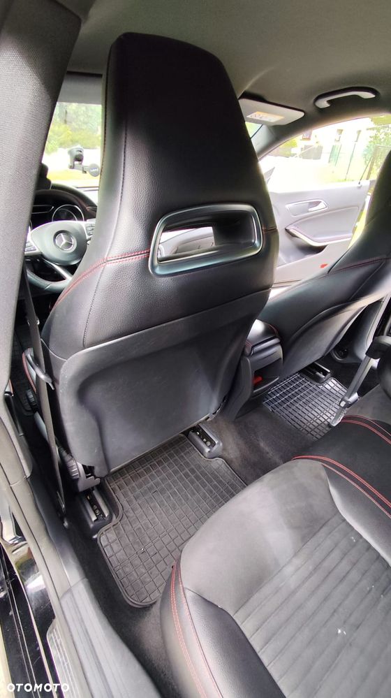 Mercedes-Benz CLA 180 AMG Line - 10