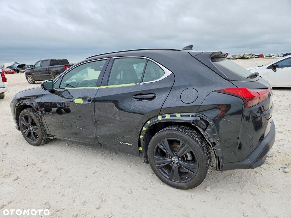 Lexus UX - 10