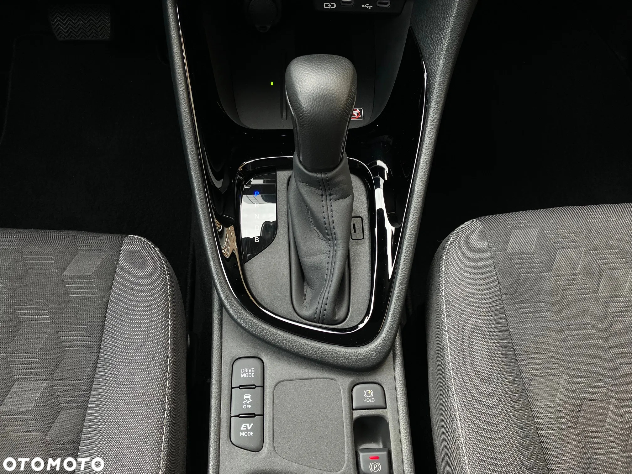 Toyota Yaris Hybrid 1.5 Style - 28