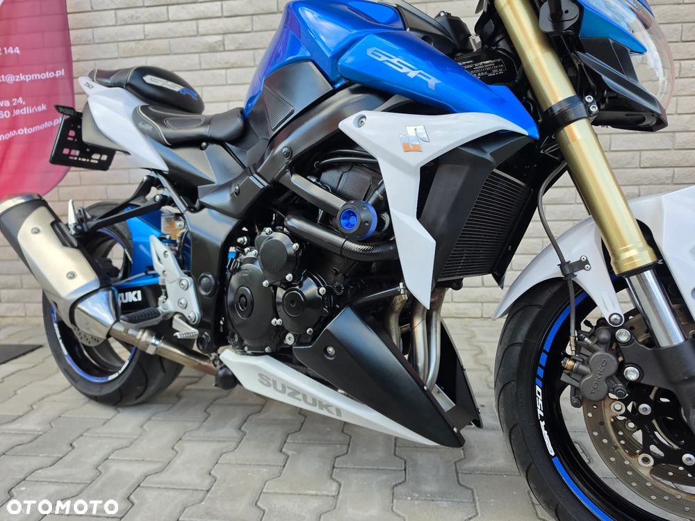 Suzuki GSR - 17