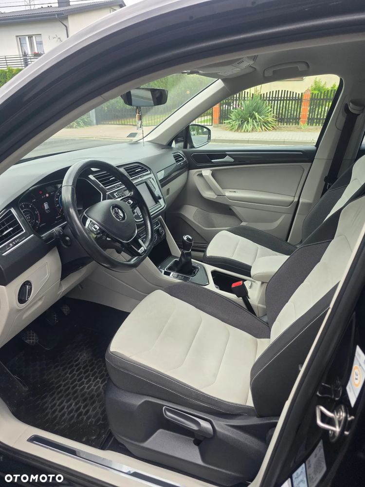 Volkswagen Tiguan 2.0 TDI SCR R-Line - 16