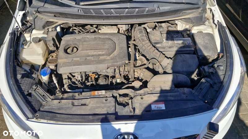 Kia Ceed - 8