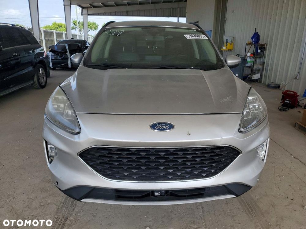 Ford Escape 2.0 EcoBoost AWD Titanium - 5