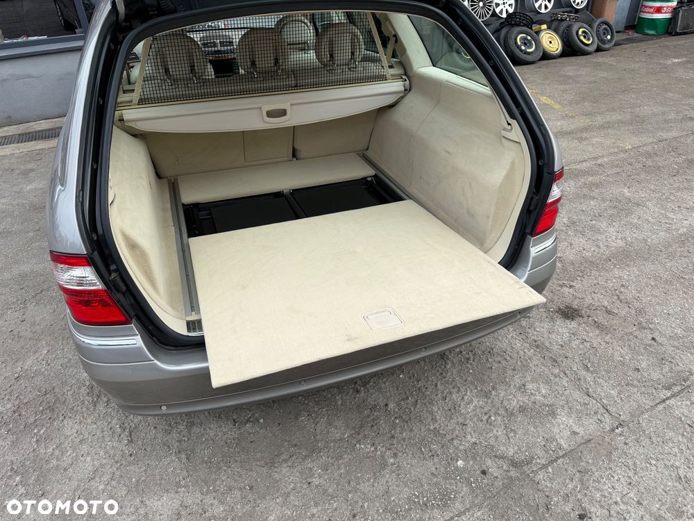 Mercedes-Benz Klasa E 500 4-Matic T Elegance - 22