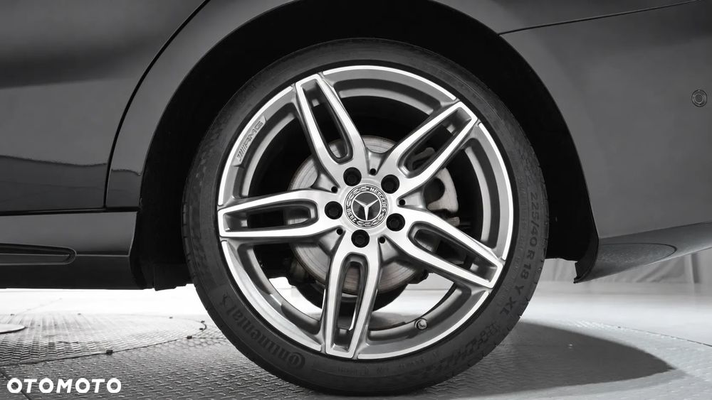 Mercedes-Benz CLA 220 4Matic 7G-DCT AMG Line - 14