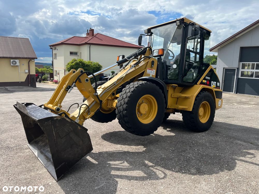 Caterpillar 906 - 10
