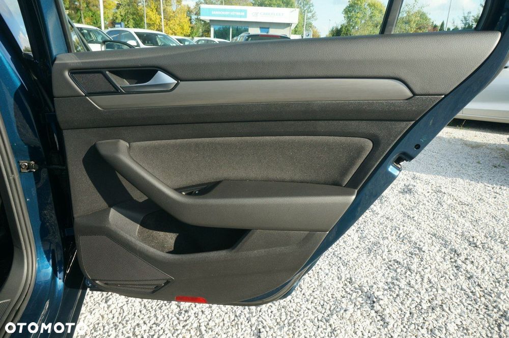 Volkswagen Passat - 31