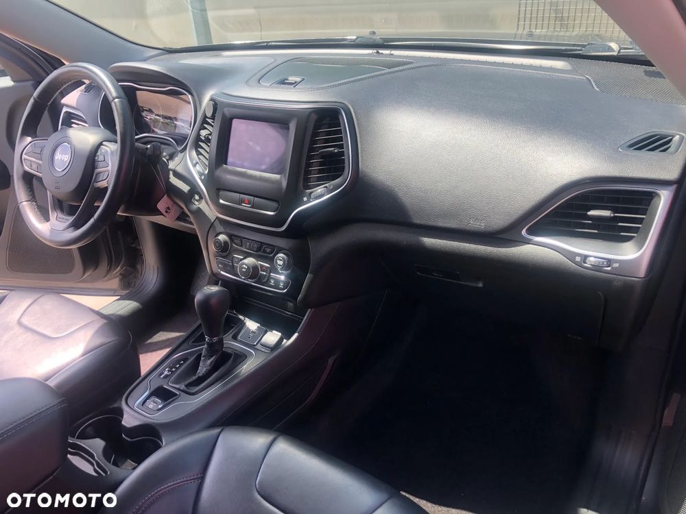 Jeep Cherokee - 11
