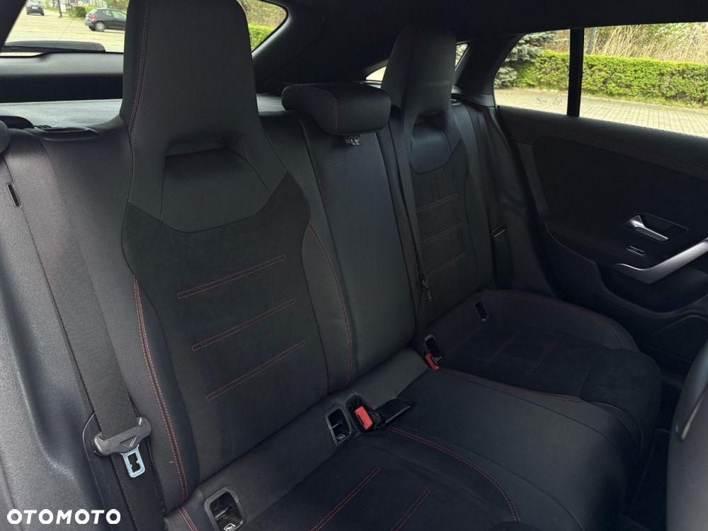 Mercedes-Benz CLA 200 AMG Line 7G-DCT - 36