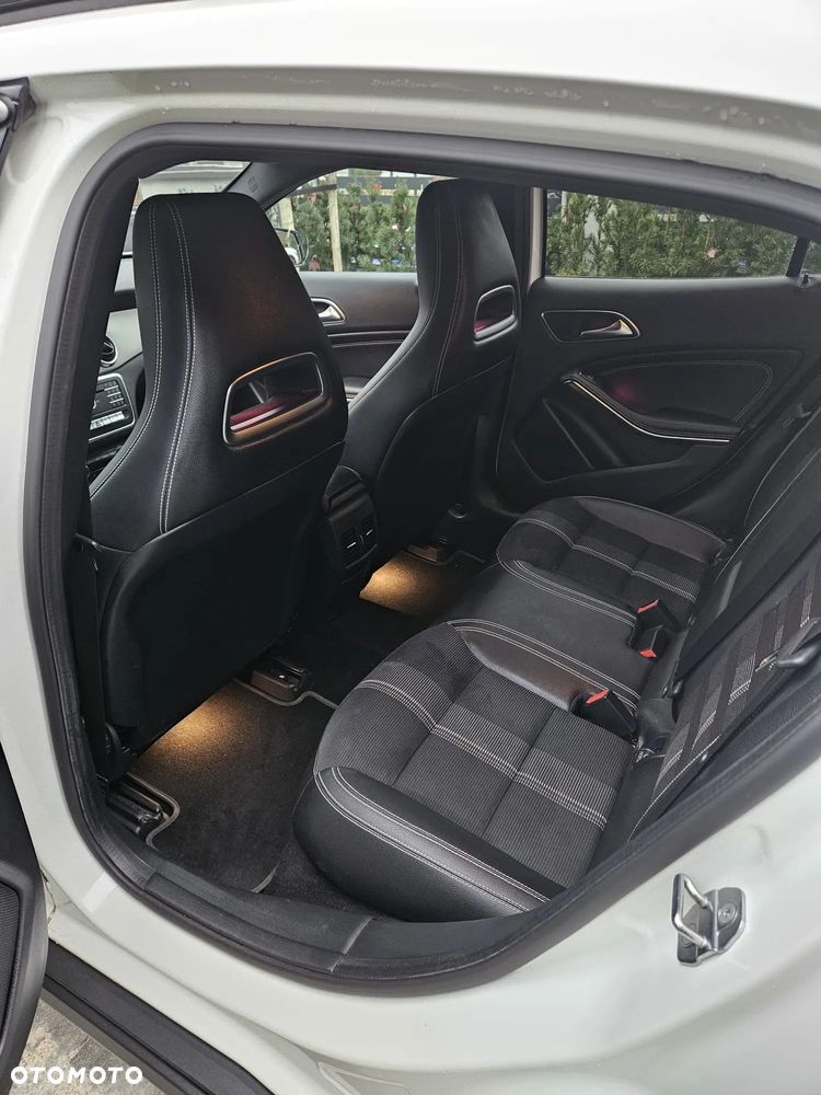 Mercedes-Benz GLA 200 7G-DCT AMG Line - 15