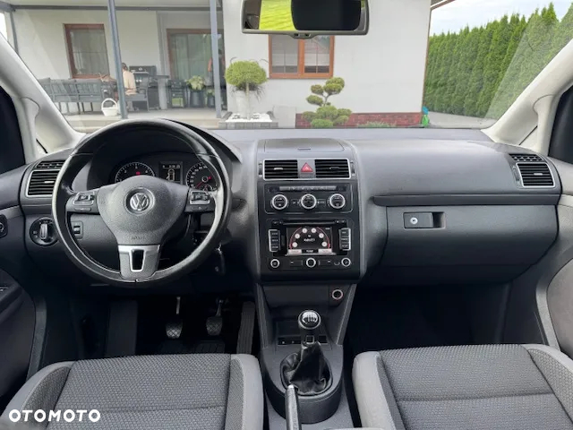 Volkswagen Touran - 11