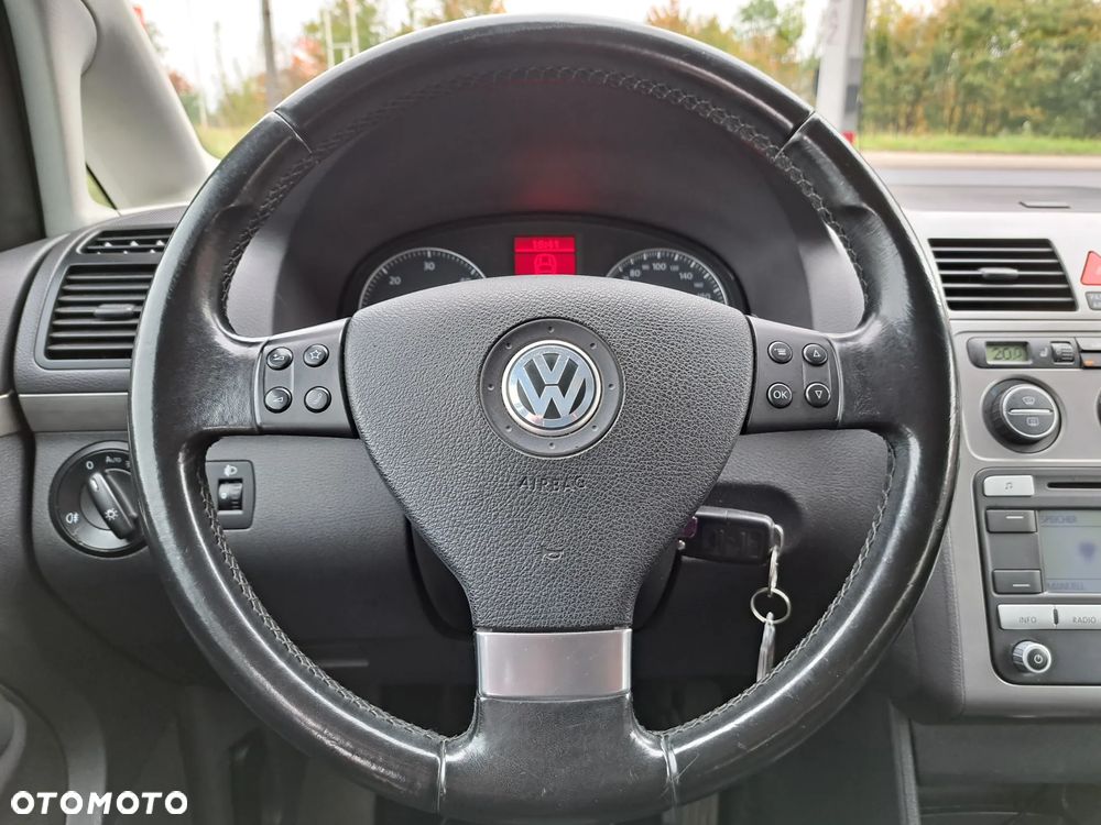 Volkswagen Touran - 22