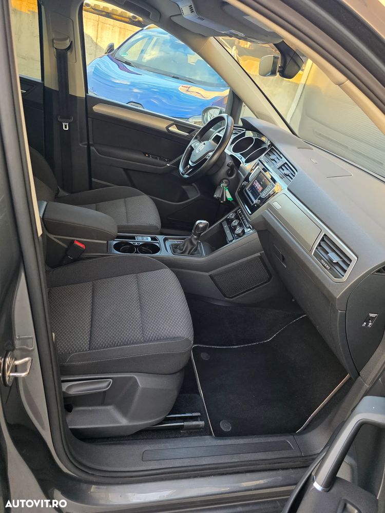 Volkswagen Touran - 18