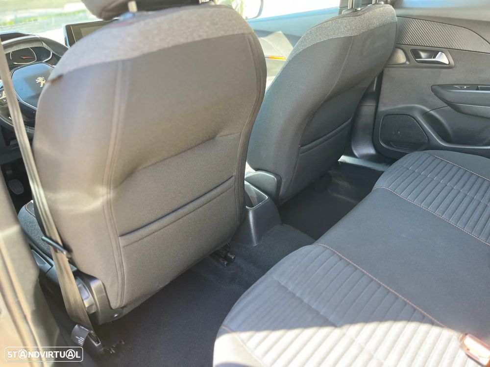 Peugeot 2008 PureTech 130 Active Pack - 26