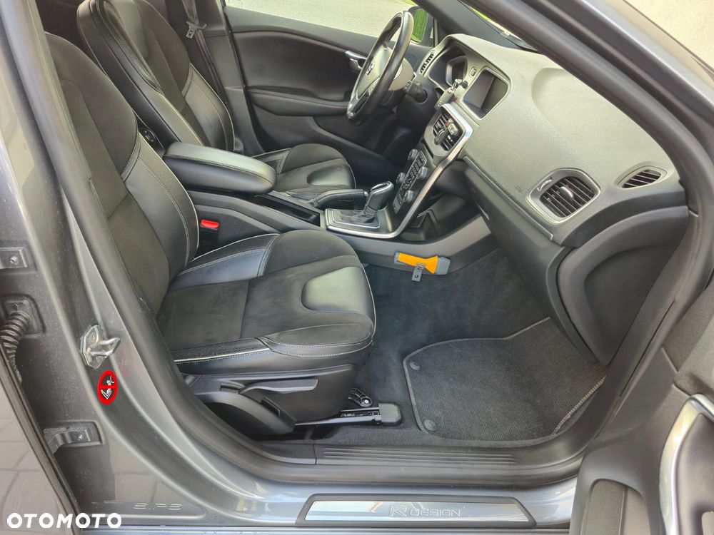 Volvo V40 D3 Drive-E R-Design Kinetic - 11