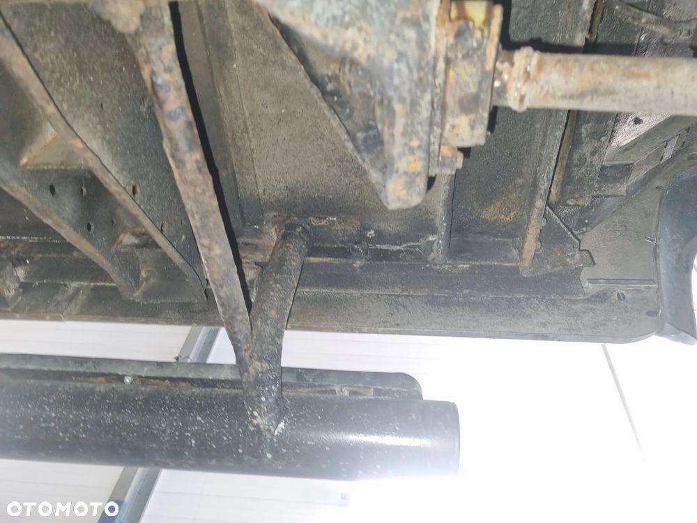 Land Rover Defender 2.4 TD4 SE - 28