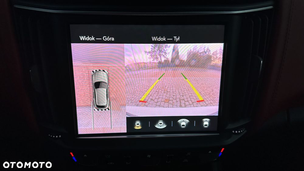 Maserati Levante Q4 Executive - 37