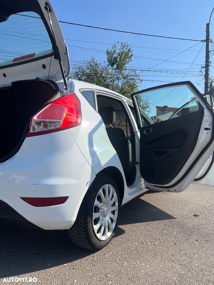 Ford Fiesta 1.5 TDCi DPF Titanium - 11