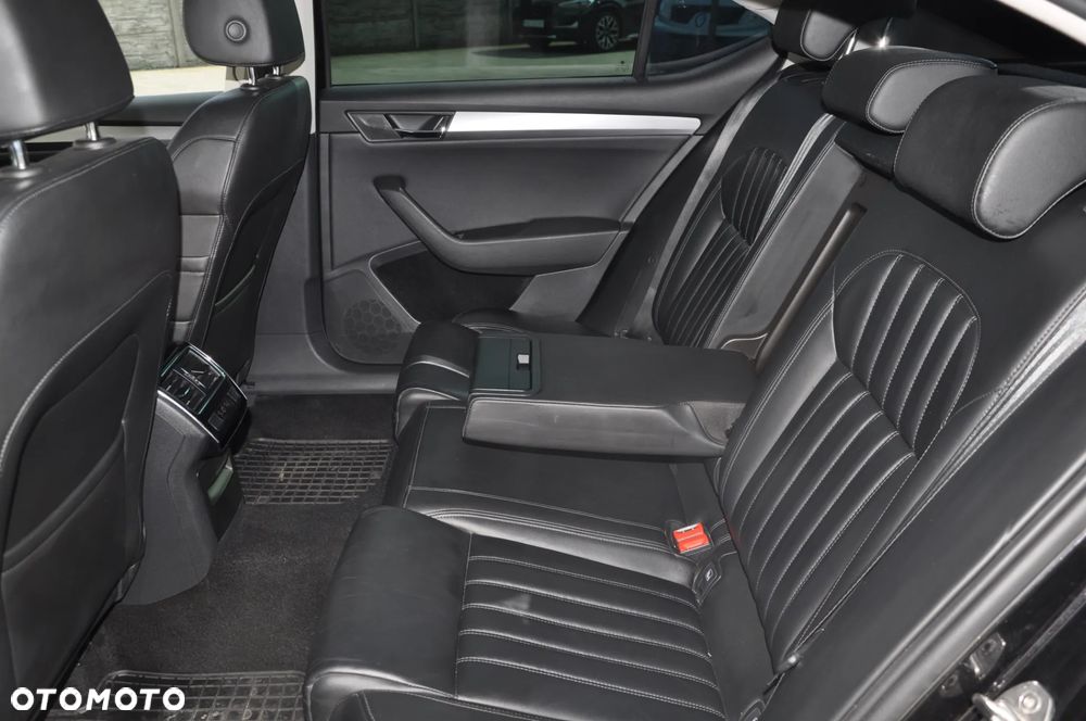 Skoda Superb 2.0 TDI DSG Premium Edition - 17