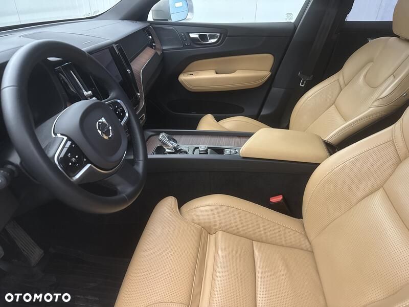 Volvo XC 60 B5 D AWD Ultimate Bright - 11