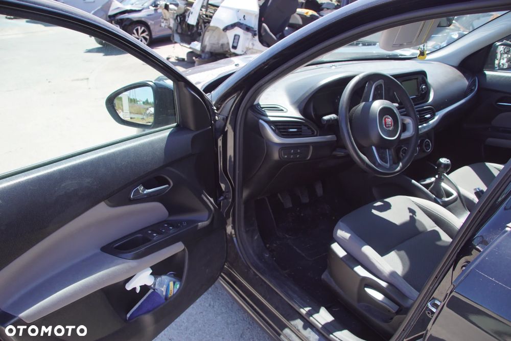 Auto na części - Fiat Tipo II 1.4 T-Jet 120 KM 940B7000 C635 718/A 2018R Silnik Skrzynia Drzwi Błotnik Lampa Lusterko Klamka Szyba Deska Kokpit Sterownik Moduł Czujnik Licznik Wyświetlacz Panel Kierownica - 9