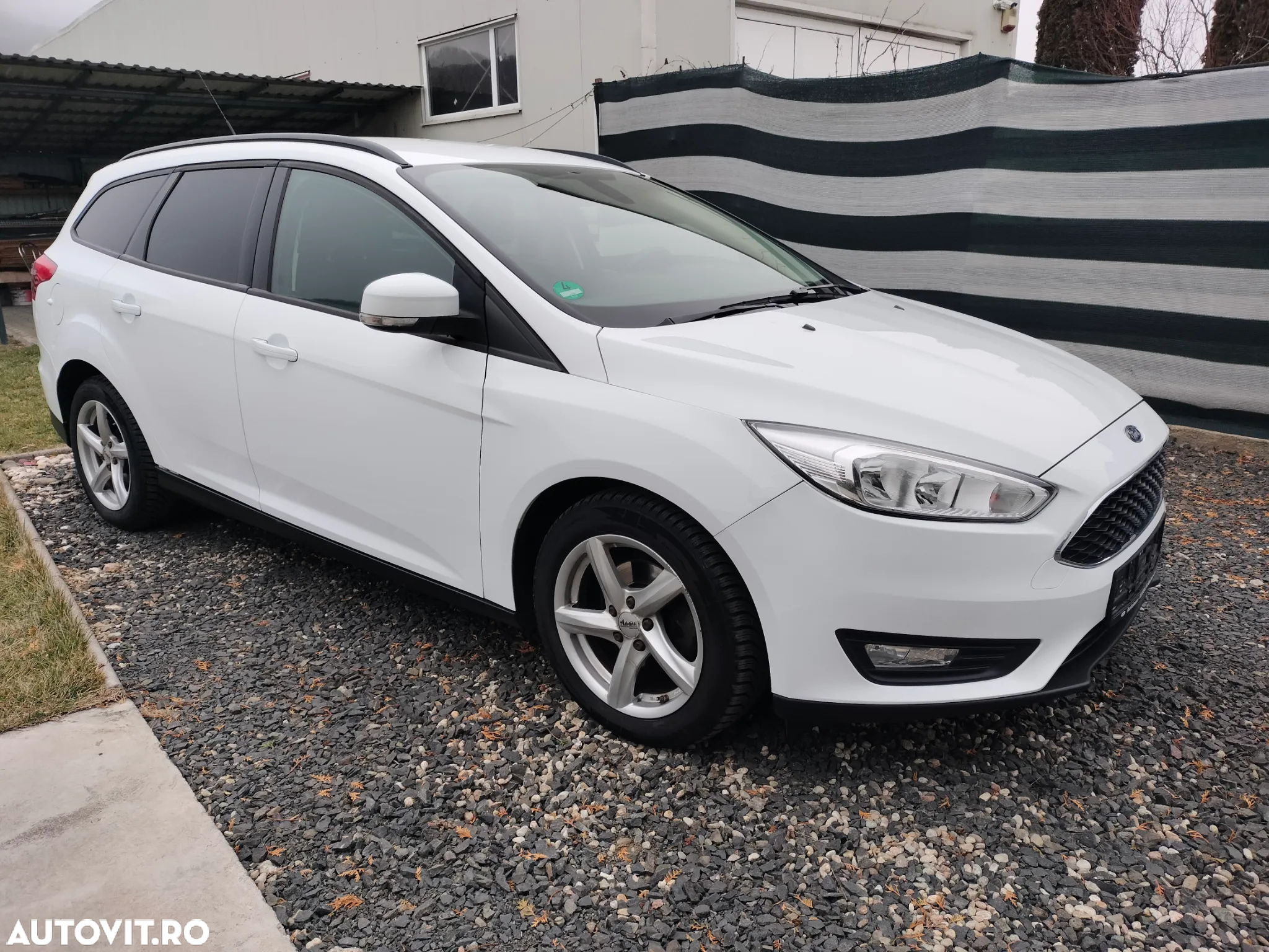 Ford Focus Turnier 1.0 EcoBoost Start-Stopp-System ACTIVE - 12
