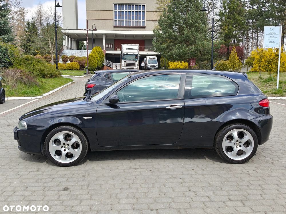 Alfa Romeo 147 1.9 JTD 16V Black Line - 4