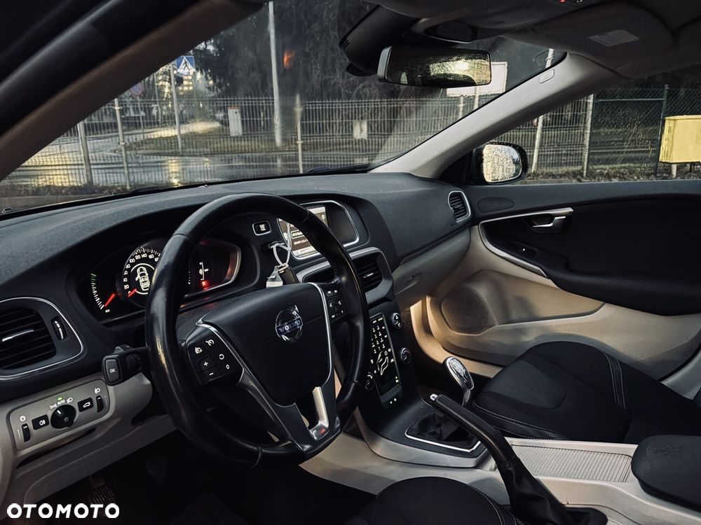Volvo V40 D2 - 9