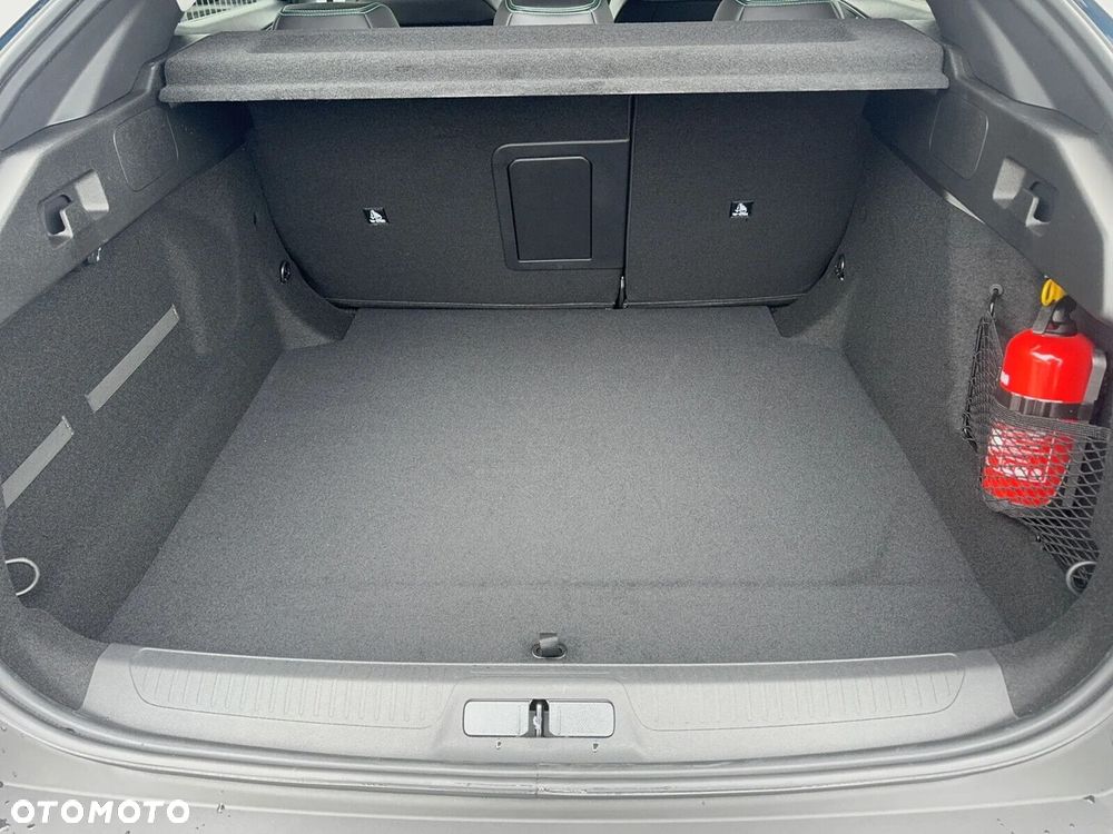 Peugeot 408 - 18