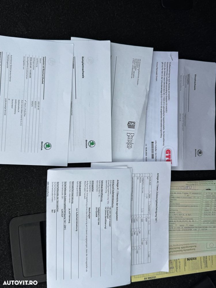 Skoda Octavia Combi 2.0 TDI DSG First Edition - 40