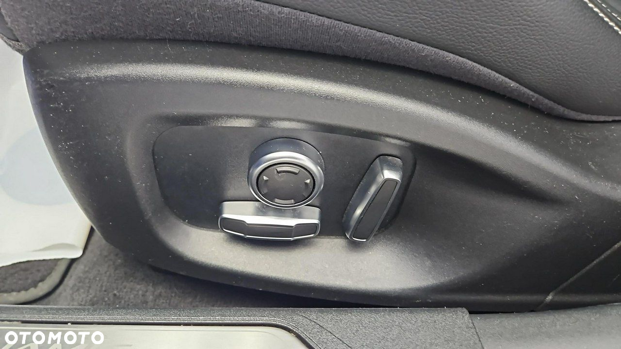 Jaguar XE 2.0 P250 R-Dynamic S - 20