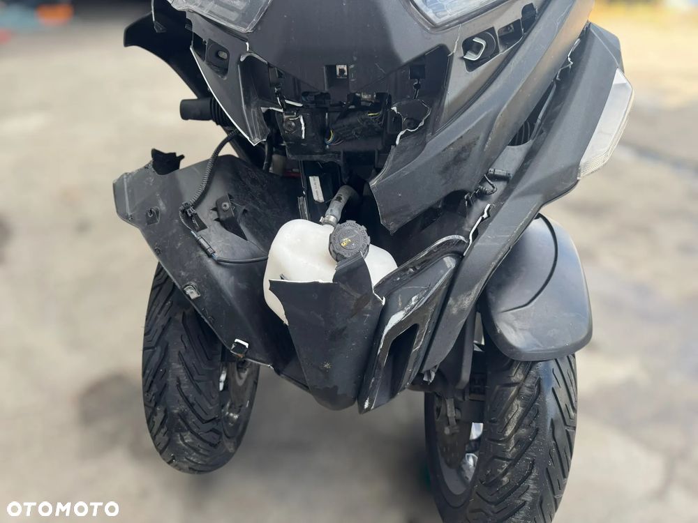 Piaggio MP-3 - 16