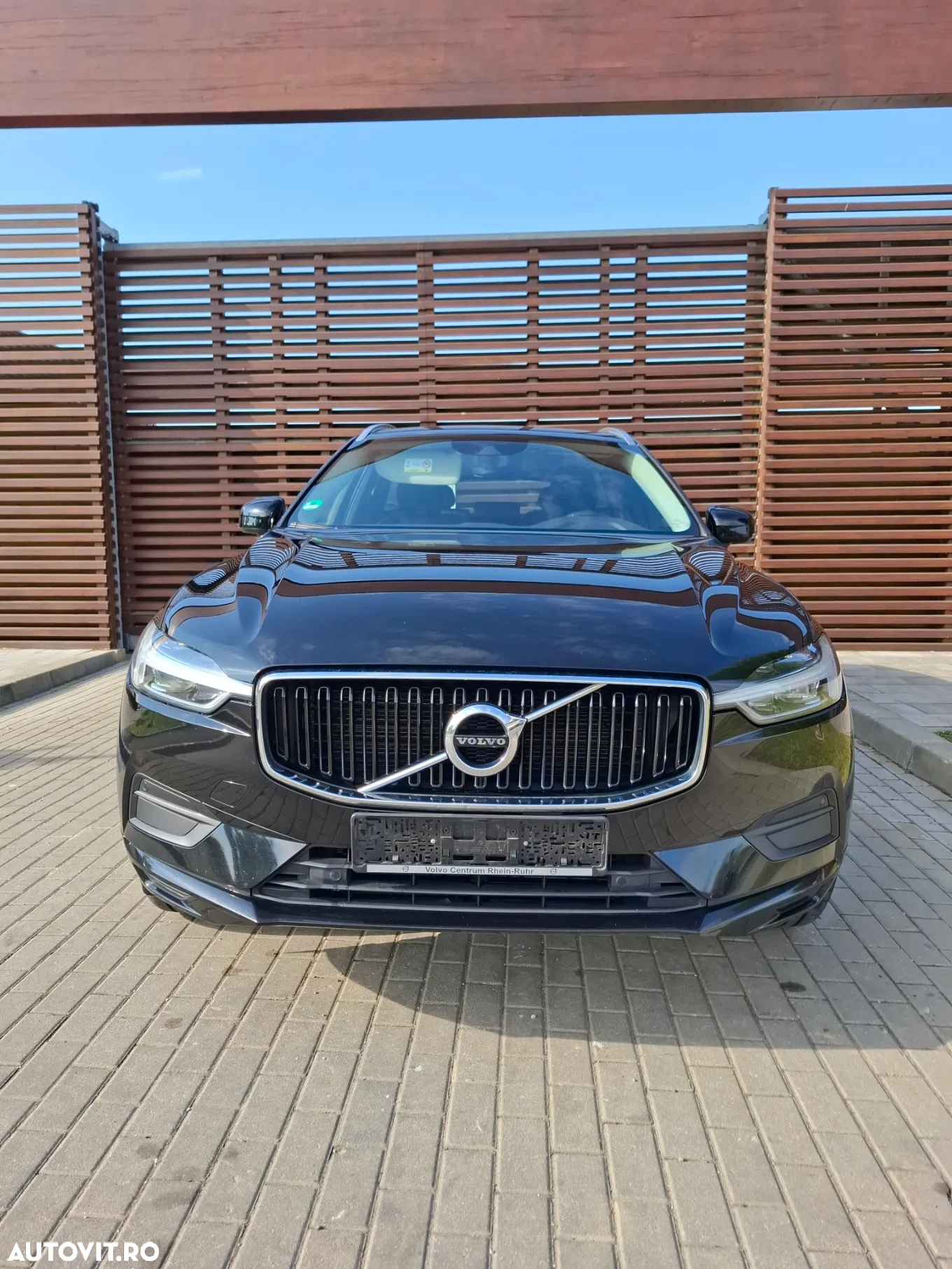 Volvo XC 60 B4 D AWD Geartronic Momentum Pro - 3