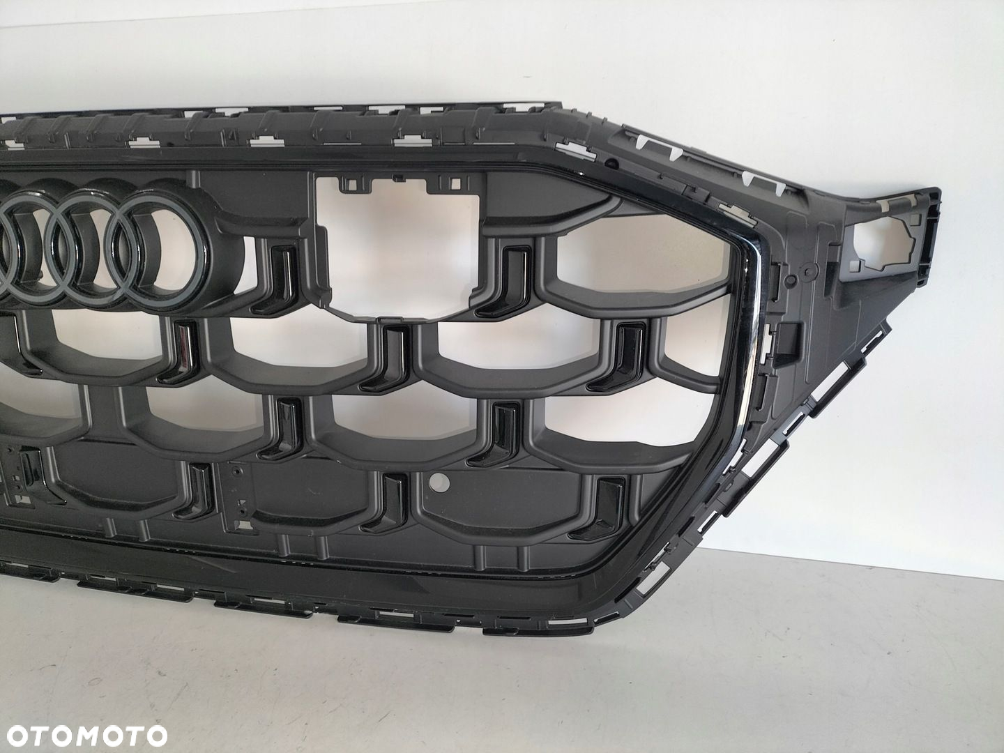 Atrapa kratka grill AUDI Q8 SQ8 S-LINE LIFT 23- BLACK - 3