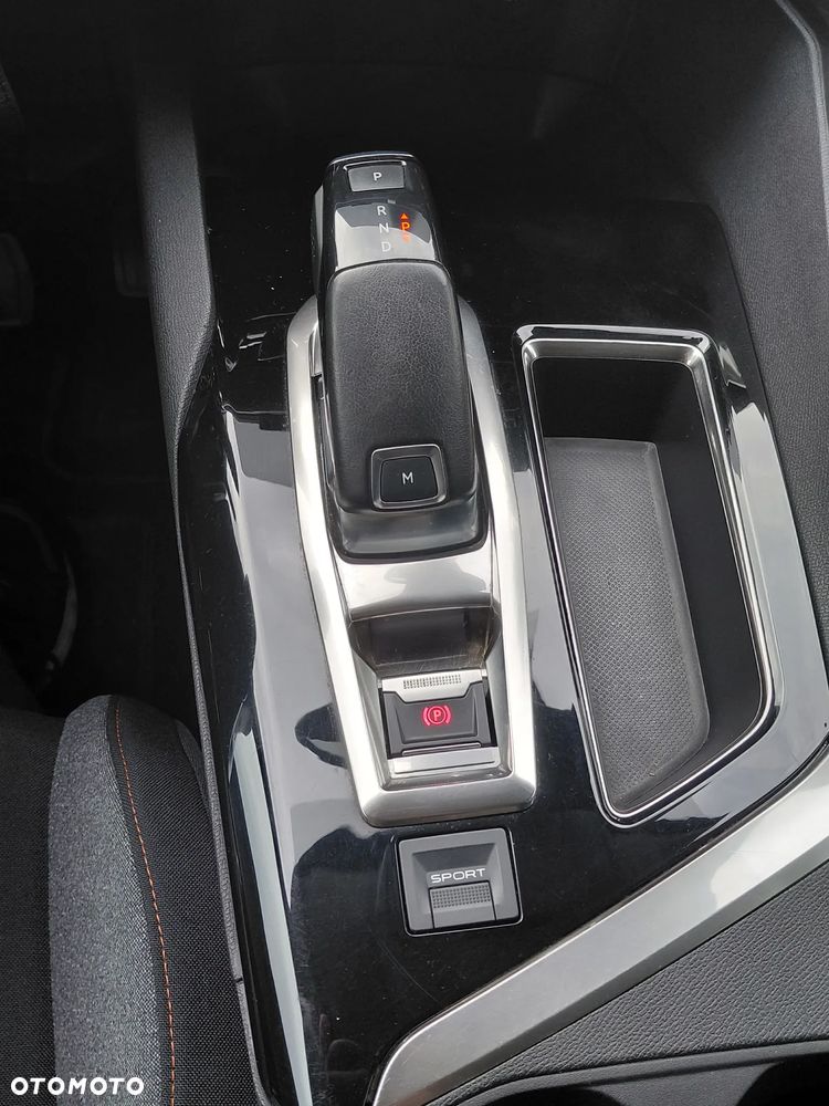 Peugeot 5008 PureTech 130 EAT6 Allure - 26