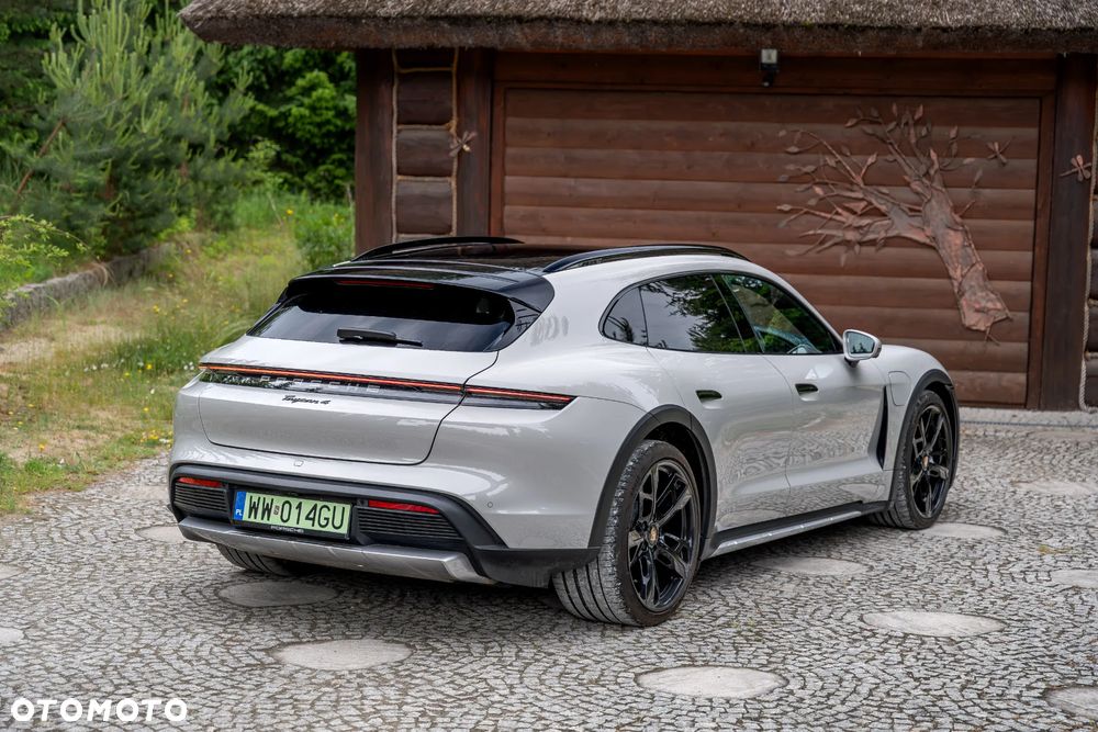 Porsche Taycan 4 - 5