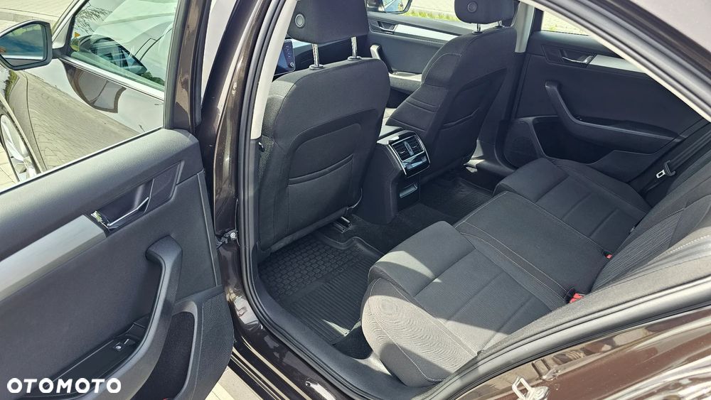 Skoda Superb 2.0 TDI Ambition DSG - 11