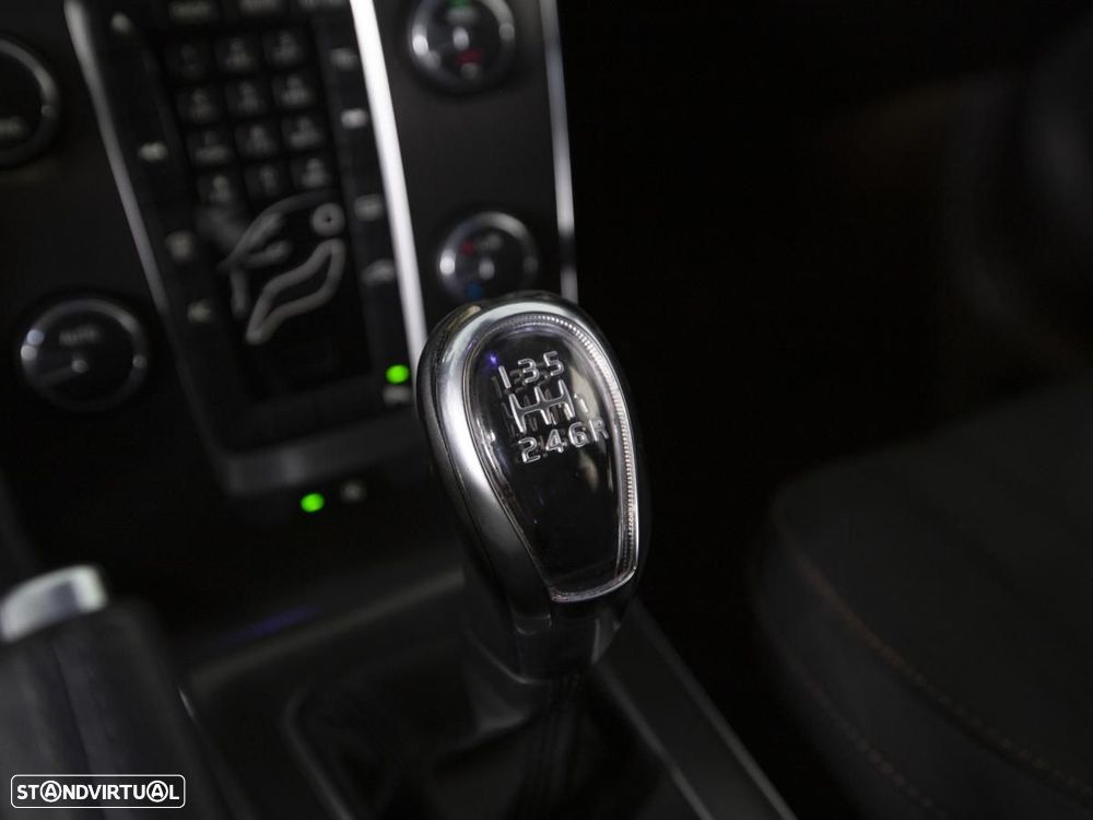 Volvo V40 Cross Country - 19