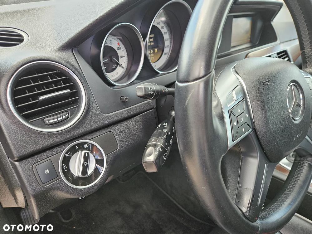 Mercedes-Benz Klasa C 200 (BlueEFFICIENCY) 7G-TRONIC Elegance - 36